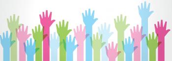 La imagen muestra varios brazos levantados con las palmas abiertas hacia arriba en diferentes colores, incluyendo rosa, azul, verde y celeste. Simboliza participación, diversidad, unidad y apoyo. 